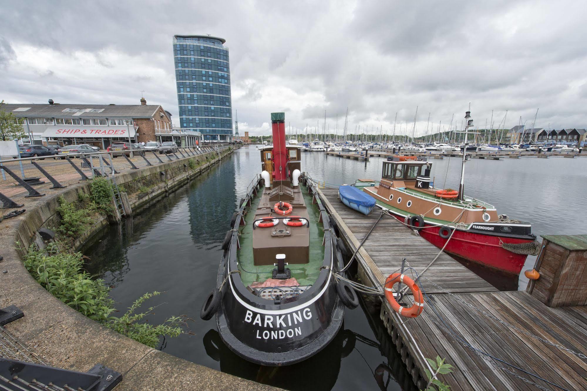 The Ship & Trades Hotel Chatham  Exterior photo