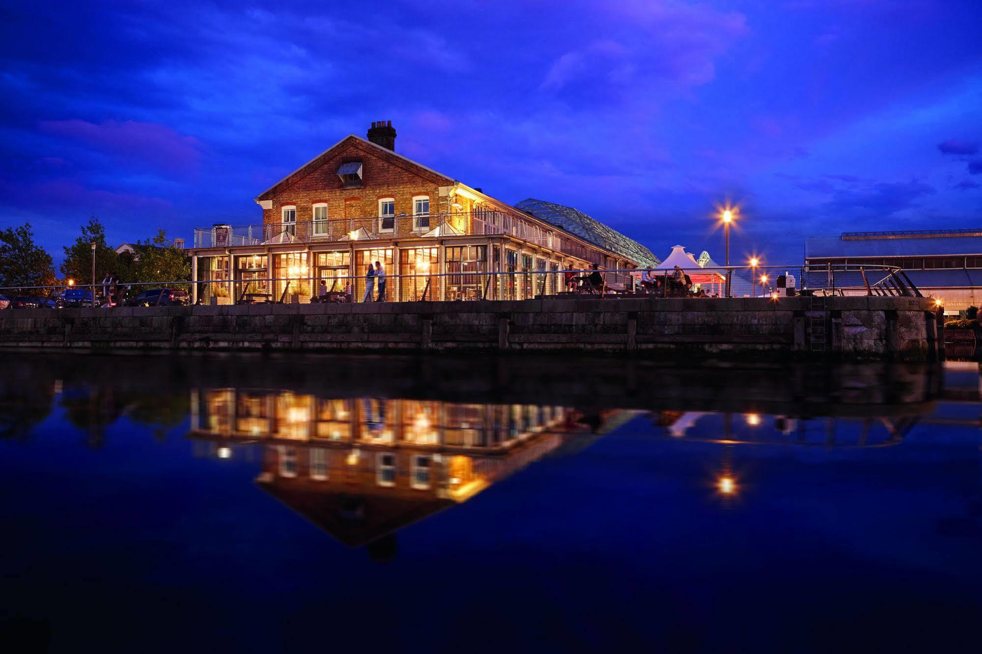 The Ship & Trades Hotel Chatham  Exterior photo